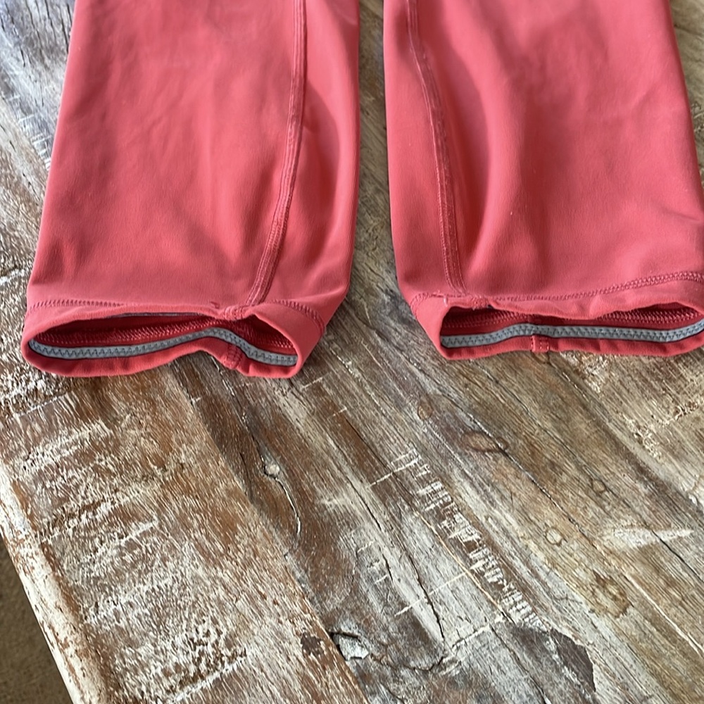 EUC Lululemon Time to Sweat crop - Picture 4 of 13